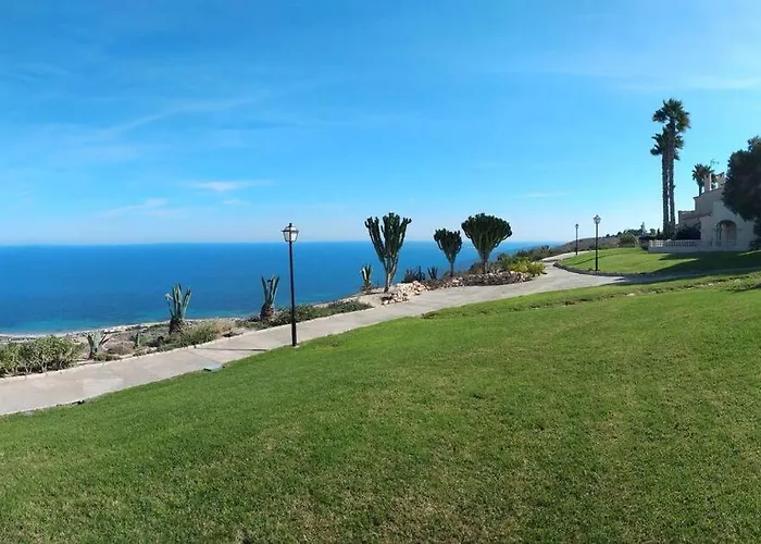 VISTAS INFINITAS SOBRE EL MAR-INFINITE VIEWS On THE SEA