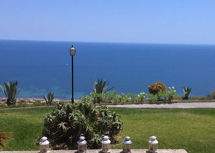 VISTAS INFINITAS SOBRE EL MAR-INFINITE VIEWS On THE SEA